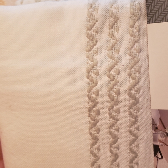 NWT Threshold shower curtain - Picture 4 of 5